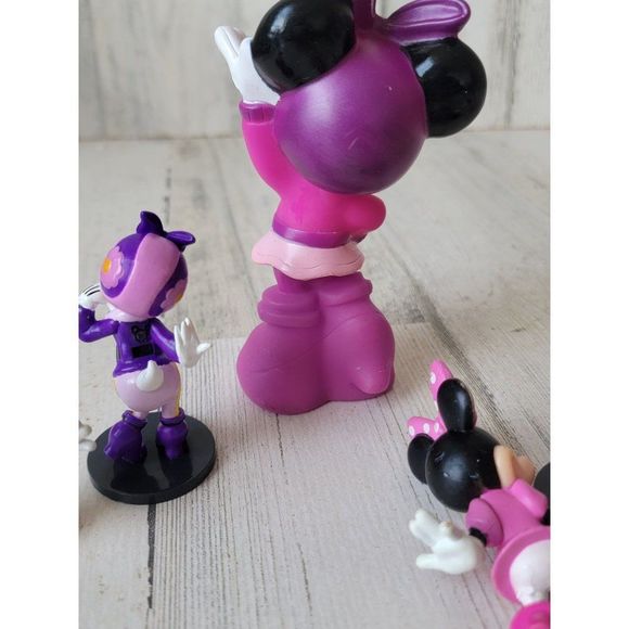 Disney best friends Daisy Duck Minnie Mouse race car track playset toy figure - Picture 10 of 14